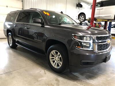 2017 Chevrolet Suburban LT   - Photo 5 - Saint Louis, MI 48880-9800