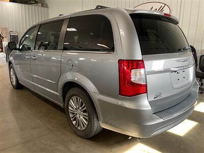 2013 Chrysler Town and Country Touring-L - Photo 3 - Saint Louis, MI 48880-9800