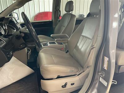 2013 Chrysler Town and Country Touring-L - Photo 17 - Saint Louis, MI 48880-9800
