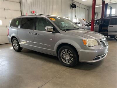 2013 Chrysler Town and Country Touring-L - Photo 5 - Saint Louis, MI 48880-9800