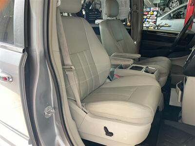 2013 Chrysler Town and Country Touring-L - Photo 20 - Saint Louis, MI 48880-9800