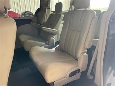 2013 Chrysler Town and Country Touring-L - Photo 18 - Saint Louis, MI 48880-9800