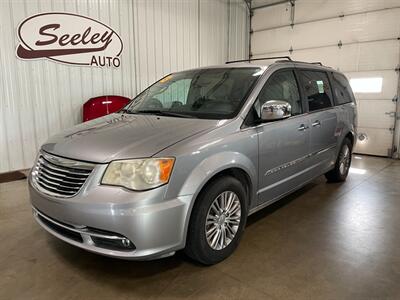 2013 Chrysler Town and Country Touring-L - Photo 2 - Saint Louis, MI 48880-9800