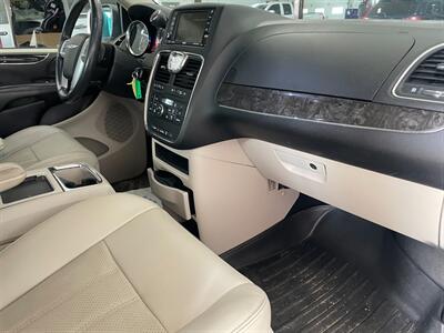 2013 Chrysler Town and Country Touring-L - Photo 23 - Saint Louis, MI 48880-9800