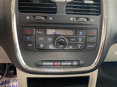 2013 Chrysler Town and Country Touring-L - Photo 16 - Saint Louis, MI 48880-9800