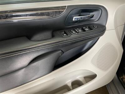 2013 Chrysler Town and Country Touring-L - Photo 24 - Saint Louis, MI 48880-9800