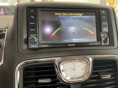 2013 Chrysler Town and Country Touring-L - Photo 15 - Saint Louis, MI 48880-9800