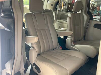 2013 Chrysler Town and Country Touring-L - Photo 21 - Saint Louis, MI 48880-9800