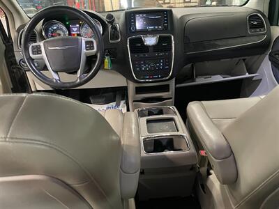2013 Chrysler Town and Country Touring-L - Photo 8 - Saint Louis, MI 48880-9800
