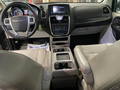 2013 Chrysler Town and Country Touring-L - Photo 9 - Saint Louis, MI 48880-9800