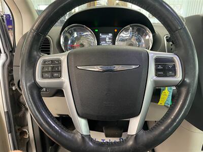 2013 Chrysler Town and Country Touring-L - Photo 10 - Saint Louis, MI 48880-9800
