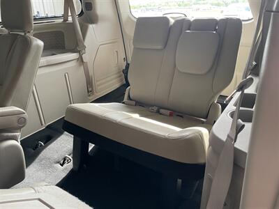 2013 Chrysler Town and Country Touring-L - Photo 19 - Saint Louis, MI 48880-9800