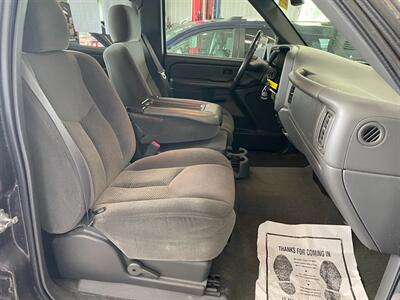 2005 Chevrolet Silverado 3500   - Photo 18 - Saint Louis, MI 48880-9800