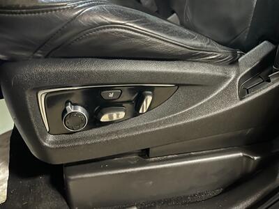 2016 Cadillac Escalade ESV Platinum   - Photo 32 - Saint Louis, MI 48880-9800