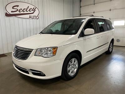 2011 Chrysler Town and Country Touring   - Photo 2 - Saint Louis, MI 48880-9800