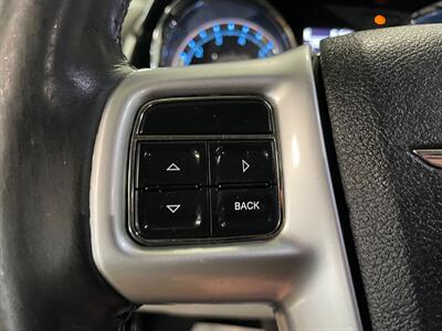 2011 Chrysler Town and Country Touring   - Photo 10 - Saint Louis, MI 48880-9800