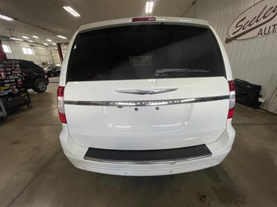 2011 Chrysler Town and Country Touring   - Photo 7 - Saint Louis, MI 48880-9800