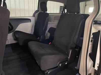 2011 Chrysler Town and Country Touring   - Photo 17 - Saint Louis, MI 48880-9800