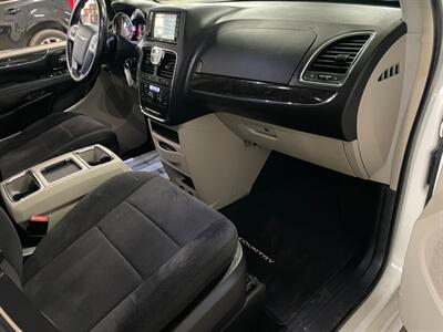 2011 Chrysler Town and Country Touring   - Photo 22 - Saint Louis, MI 48880-9800