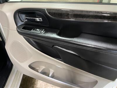 2011 Chrysler Town and Country Touring   - Photo 23 - Saint Louis, MI 48880-9800