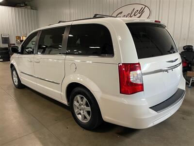 2011 Chrysler Town and Country Touring   - Photo 3 - Saint Louis, MI 48880-9800