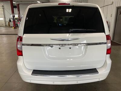 2011 Chrysler Town and Country Touring   - Photo 30 - Saint Louis, MI 48880-9800