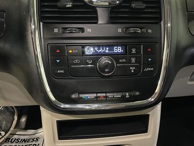 2011 Chrysler Town and Country Touring   - Photo 15 - Saint Louis, MI 48880-9800