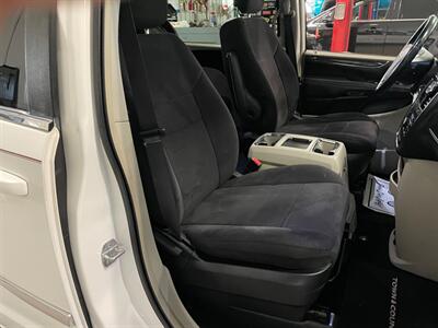 2011 Chrysler Town and Country Touring   - Photo 19 - Saint Louis, MI 48880-9800