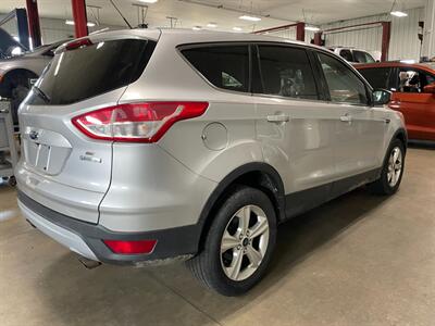 2014 Ford Escape SE - Photo 6 - Saint Louis, MI 48880-9800