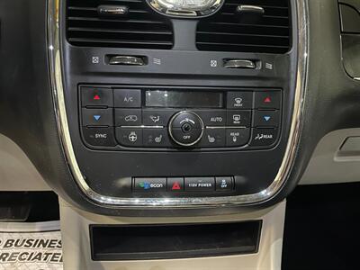 2015 Chrysler Town and Country Touring-L - Photo 14 - Saint Louis, MI 48880-9800