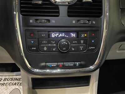 2015 Chrysler Town and Country Touring-L - Photo 15 - Saint Louis, MI 48880-9800