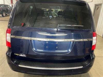 2015 Chrysler Town and Country Touring-L - Photo 28 - Saint Louis, MI 48880-9800