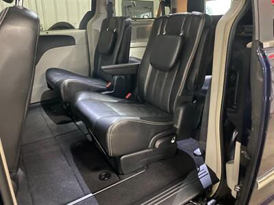 2015 Chrysler Town and Country Touring-L - Photo 17 - Saint Louis, MI 48880-9800