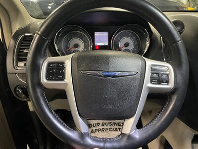 2015 Chrysler Town and Country Touring-L - Photo 9 - Saint Louis, MI 48880-9800