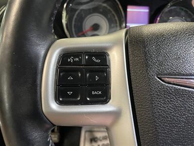 2015 Chrysler Town and Country Touring-L - Photo 10 - Saint Louis, MI 48880-9800