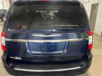 2015 Chrysler Town and Country Touring-L - Photo 7 - Saint Louis, MI 48880-9800
