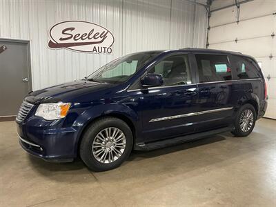 2015 Chrysler Town and Country Touring-L - Photo 1 - Saint Louis, MI 48880-9800