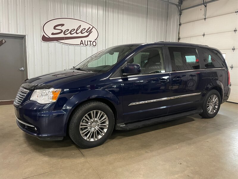 2015 Chrysler Town and Country Touring-L   - Photo 1 - Saint Louis, MI 48880-9800