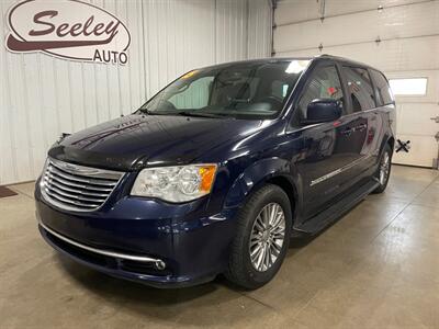 2015 Chrysler Town and Country Touring-L - Photo 2 - Saint Louis, MI 48880-9800