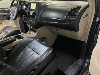 2015 Chrysler Town and Country Touring-L - Photo 22 - Saint Louis, MI 48880-9800
