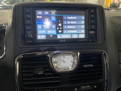 2015 Chrysler Town and Country Touring-L - Photo 13 - Saint Louis, MI 48880-9800