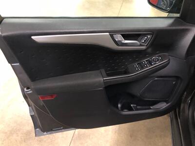 2020 Ford Escape SE   - Photo 23 - Saint Louis, MI 48880-9800