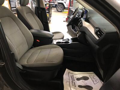 2020 Ford Escape SE   - Photo 18 - Saint Louis, MI 48880-9800