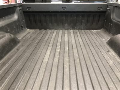 2017 GMC Sierra 1500 SLE   - Photo 9 - Saint Louis, MI 48880-9800