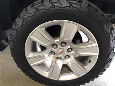 2017 GMC Sierra 1500 SLE   - Photo 10 - Saint Louis, MI 48880-9800
