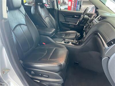 2015 Chevrolet Traverse LT - Photo 18 - Saint Louis, MI 48880-9800