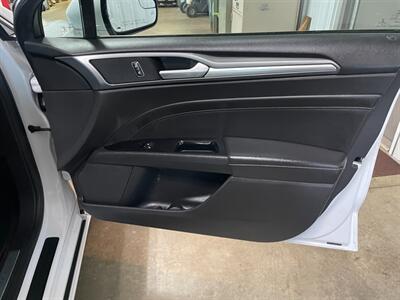 2016 Ford Fusion Titanium   - Photo 17 - Saint Louis, MI 48880-9800