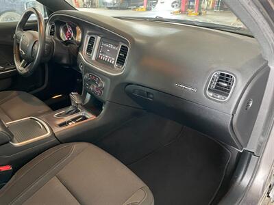 2019 Dodge Charger SXT   - Photo 19 - Saint Louis, MI 48880-9800