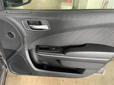 2019 Dodge Charger SXT   - Photo 21 - Saint Louis, MI 48880-9800