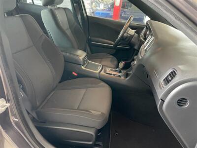 2019 Dodge Charger SXT   - Photo 17 - Saint Louis, MI 48880-9800